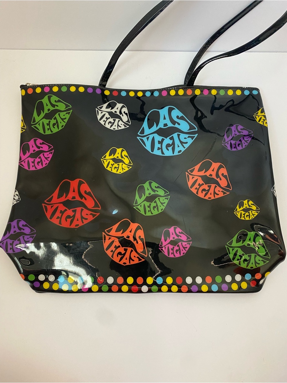 Black Shiny Tote Bag with Multicolor 'Las Vegas' Lip Prints